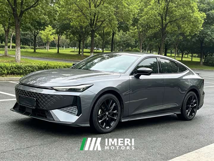 Changan UNI-V 1.5T Deluxe Version - автомобиль из Китая