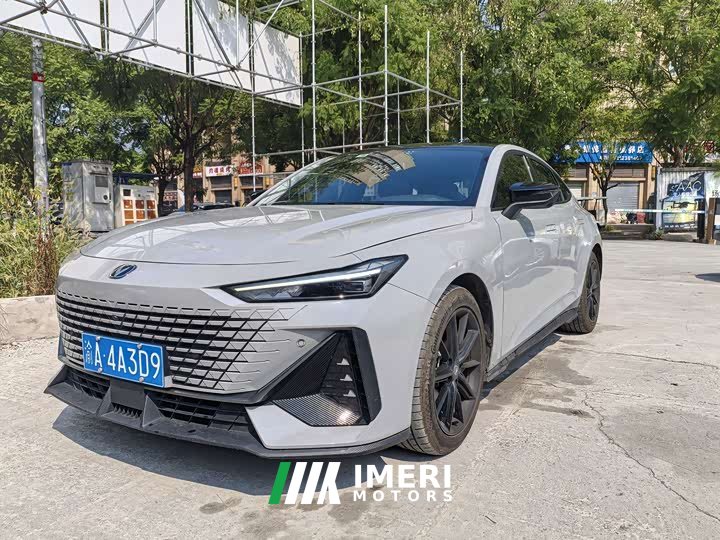 Changan UNI-V 1.5T Premium Version - автомобиль из Китая