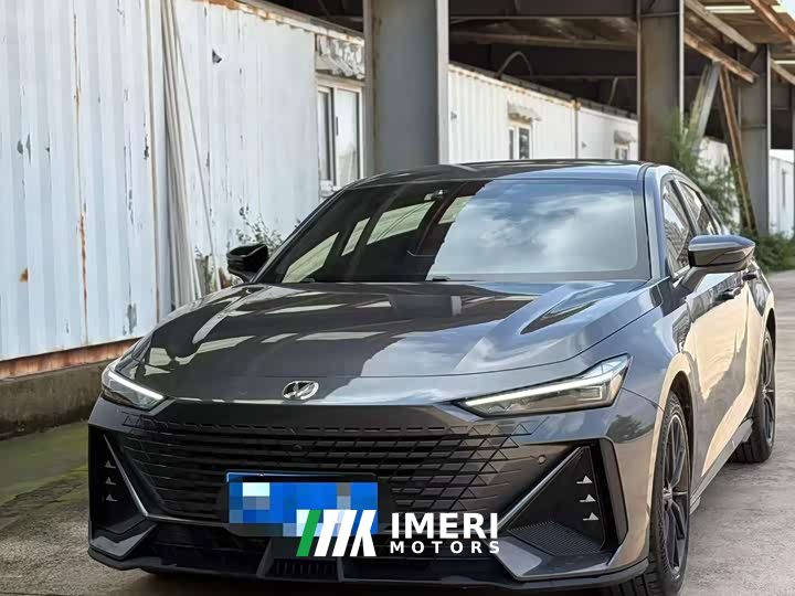Changan UNI-V 1.5T Premium Version - автомобиль из Китая