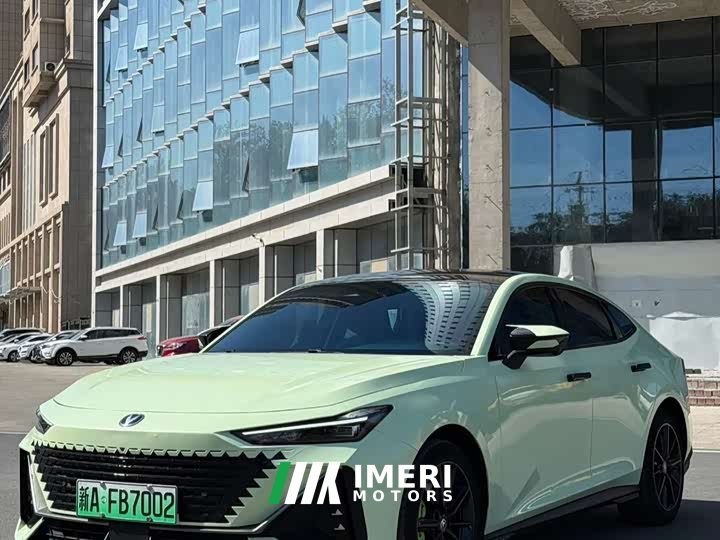 Changan UNI-V iDD 1.5T 113km Version - автомобиль из Китая