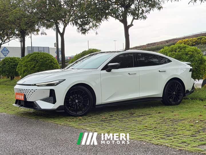 Changan UNI-V 1.5T Premium Version - автомобиль из Китая