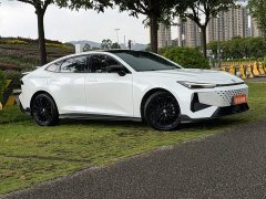 Changan UNI-V 1.5T Premium Version - фото 2