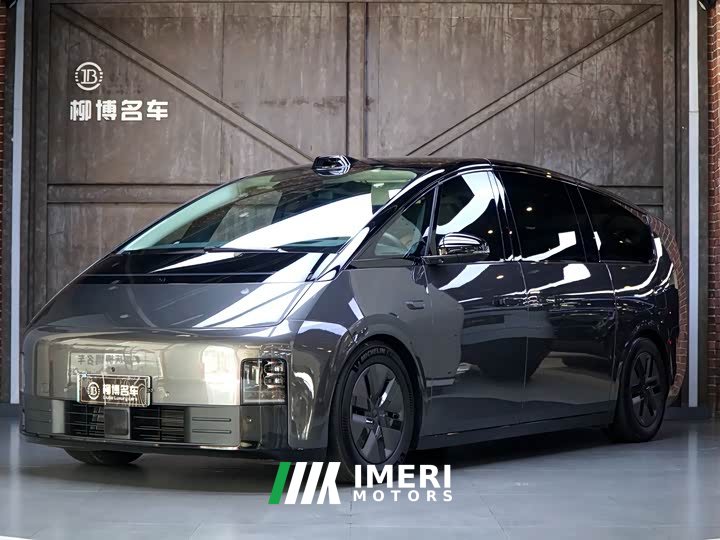 Li Auto MEGA Ultra - автомобиль из Китая