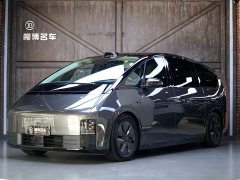 Li Auto MEGA Ultra - фото 1