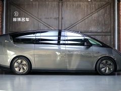 Li Auto MEGA Ultra - фото 4