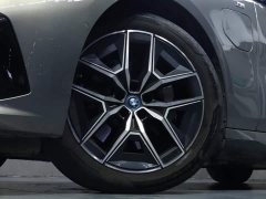 BMW i5 eDrive 35L Deluxe Version M - фото 3