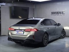 BMW i5 eDrive 35L Deluxe Version M - фото 5