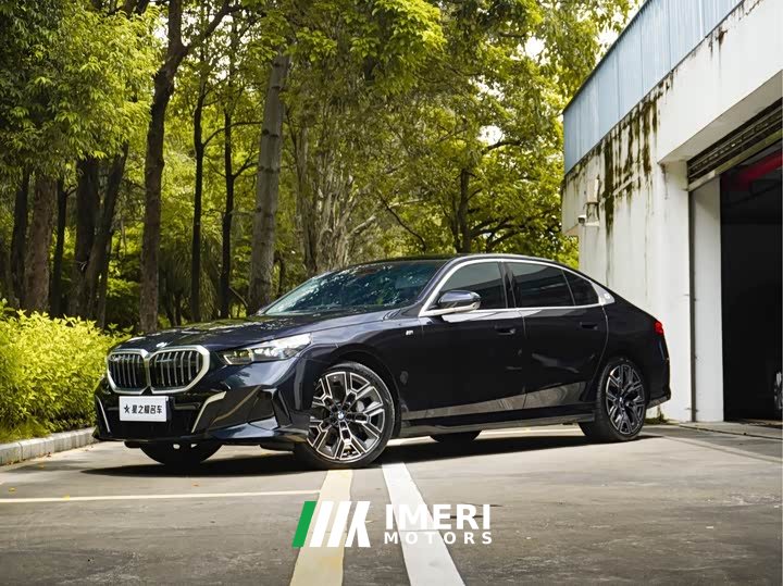 BMW 5 530Li Deluxe Version M - автомобиль из Китая