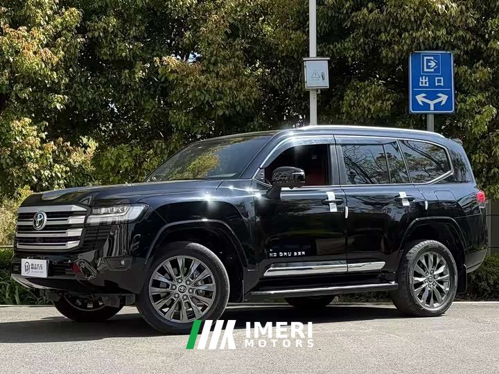 Toyota Land Cruiser (imported) LC300 3.5T automatic - автомобиль из Китая