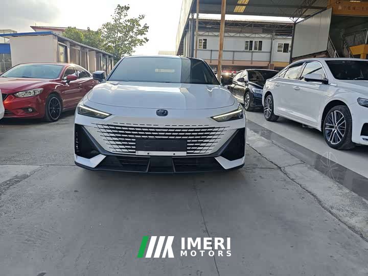 Changan UNI-V 1.5T Premium Version - автомобиль из Китая