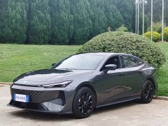 Changan UNI-V 1.5T Premium Version - фото 1