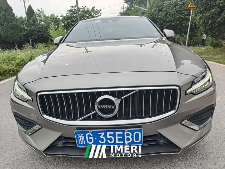 Volvo S60 B4 Zhiyuan Sports Edition - автомобиль из Китая