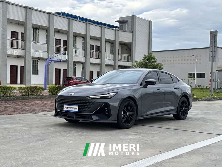 Changan UNI-V 1.5T Premium Version - автомобиль из Китая