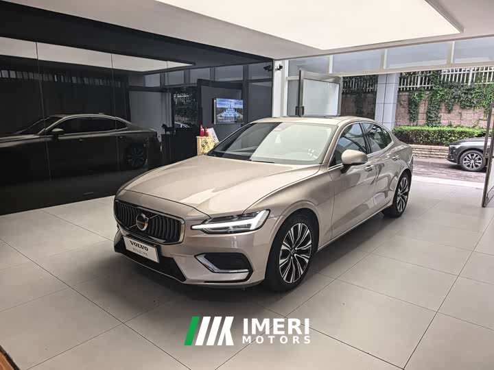 Volvo S60 B4 Luxury Edition - автомобиль из Китая