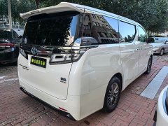 Toyota 2.5L HVPremium Edition - фото 4