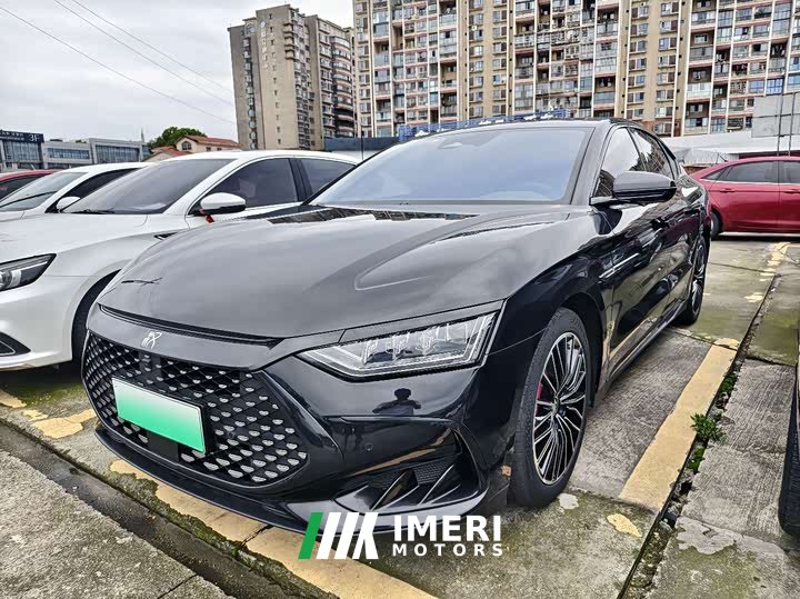 BYD DM-i 121KM Deluxe Version - автомобиль из Китая