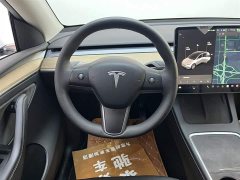 Tesla Model Y standard range rear-wheel drive version - фото 11