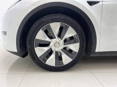Tesla Model Y standard range rear-wheel drive version - фото 8