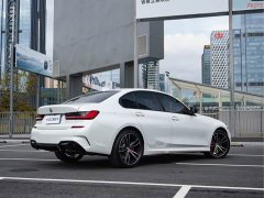 BMW 3 330i M - фото 6