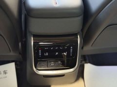 Hongqi HS7 PHEV 2.0T PHEV four-wheel drive flag collar version 6 seats - фото 15