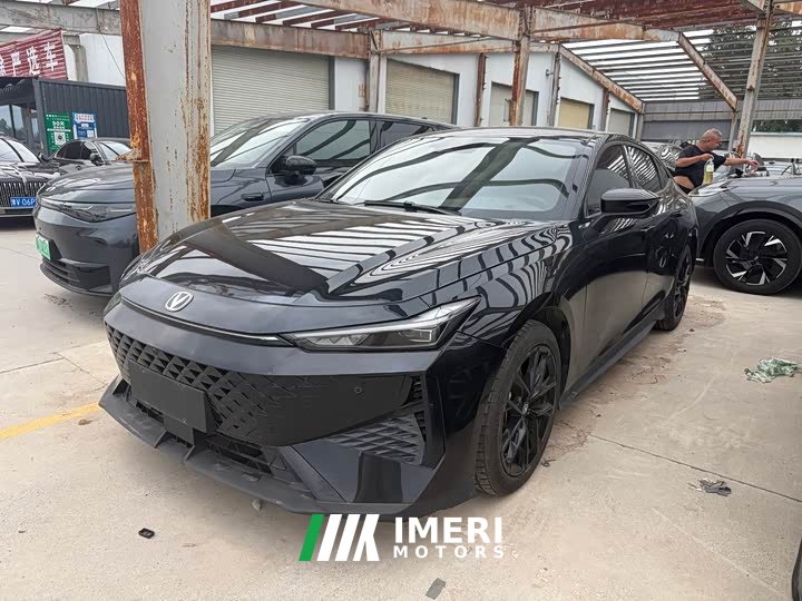 Changan UNI-V 1.5T Premium Version - автомобиль из Китая