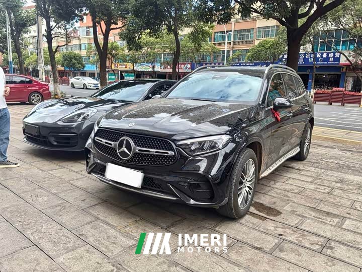 Mercedes-Benz GLC 300 L 4MATIC Version 5