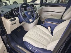 Buick GL8 facelift Avenir four-seater premium version - фото 10