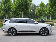 Lynk & Co eπ008 210Max extended range version 6 seats - фото 5