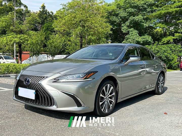 Lexus ES 300h Premium Edition - автомобиль из Китая