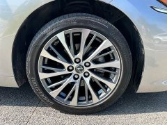 Lexus ES 300h Premium Edition - фото 10