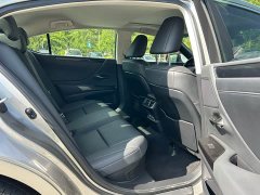 Lexus ES 300h Premium Edition - фото 12
