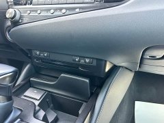 Lexus ES 300h Premium Edition - фото 14