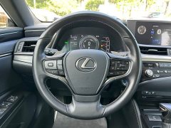 Lexus ES 300h Premium Edition - фото 17