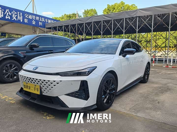 Changan UNI-V 1.5T Premium Version - автомобиль из Китая