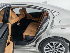 Lexus ES 200 Edition - фото 18