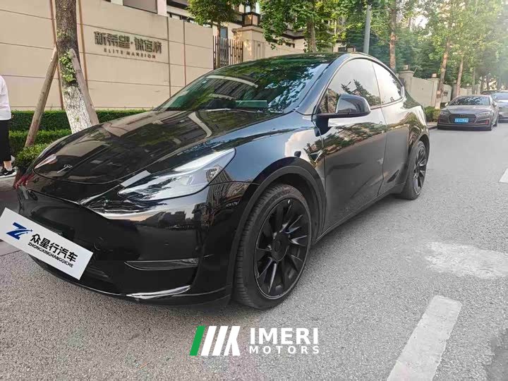 Tesla Model Y Standard Range Edition - автомобиль из Китая