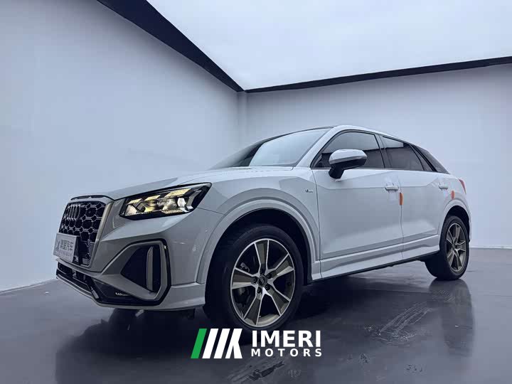 Audi Q2L 35 TFSI Fashion Version