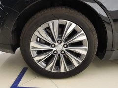 Hongqi E-QM5 610km PLUS - фото 6
