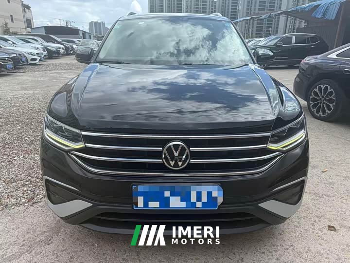Volkswagen L 330TSI 2WD Edition