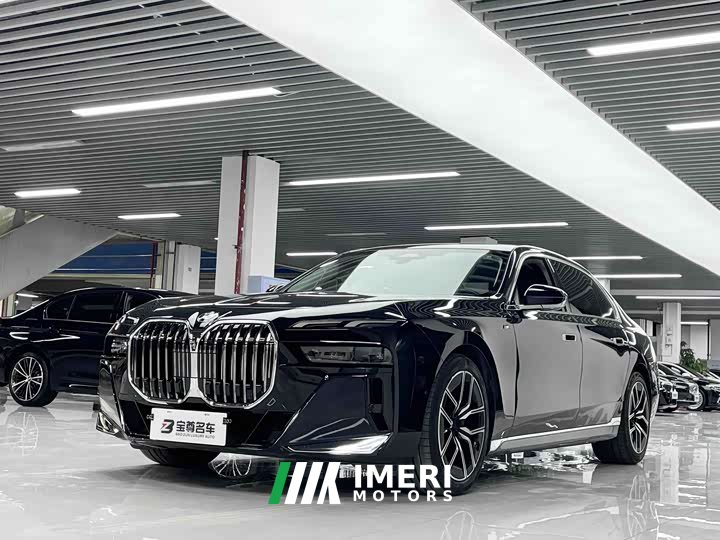 BMW 7 735Li M - автомобиль из Китая