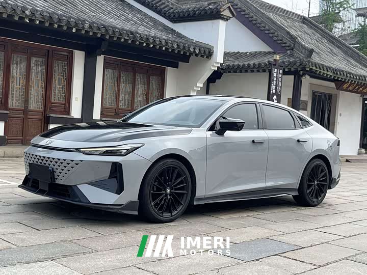 Changan UNI-V 1.5T Deluxe Version - автомобиль из Китая