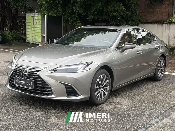 Lexus ES 300h Edition - автомобиль из Китая