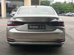 Lexus ES 300h Edition - фото 8