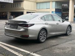 Lexus ES 300h Edition - фото 9