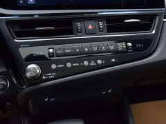 Lexus ES 300h Edition - фото 17