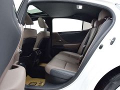 Lexus ES 300h Edition - фото 6
