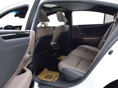Lexus ES 300h Edition - фото 8