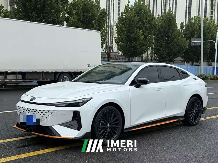 Changan UNI-V 1.5T 500BarPremium Version - автомобиль из Китая