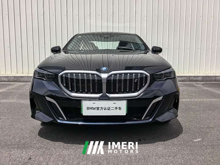 BMW i5 eDrive 35L M - автомобиль из Китая