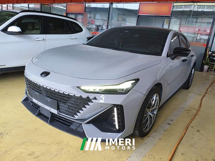 Changan UNI-V 1.5T Premium Version - автомобиль из Китая